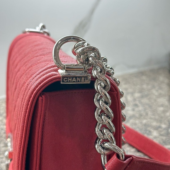 Chanel caviar, leather, medium red boy bag - Picture 4 of 6